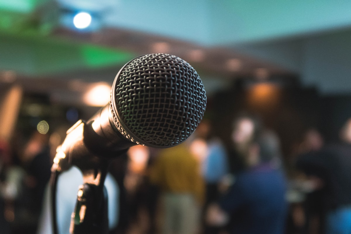 Ouverture de la conférence — plus de 300 participants